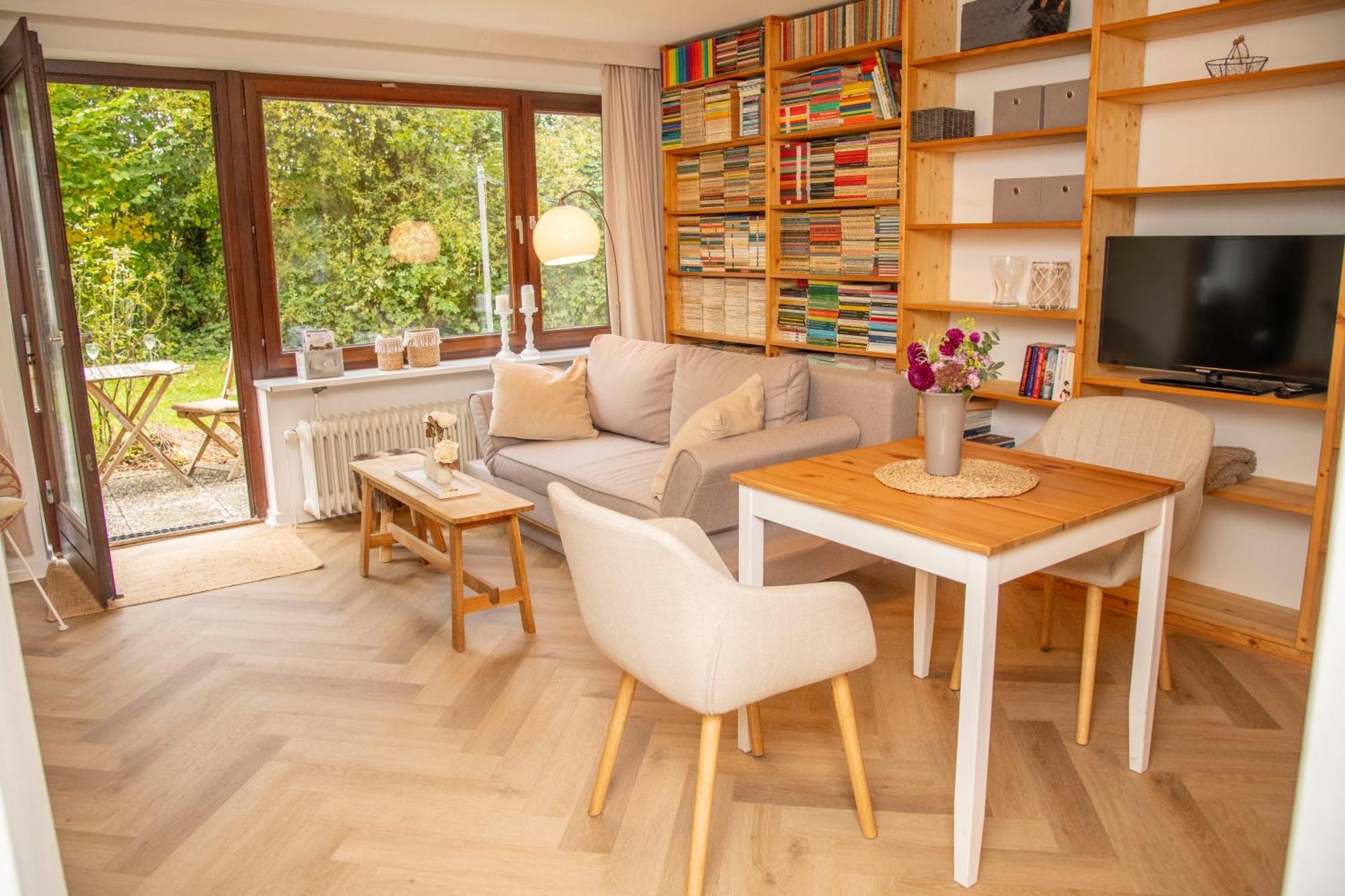 Mitten Im Gruenen - Apartment Mit Wohlfuehlcharakter In Stadtrandlage Eutin Exterior foto